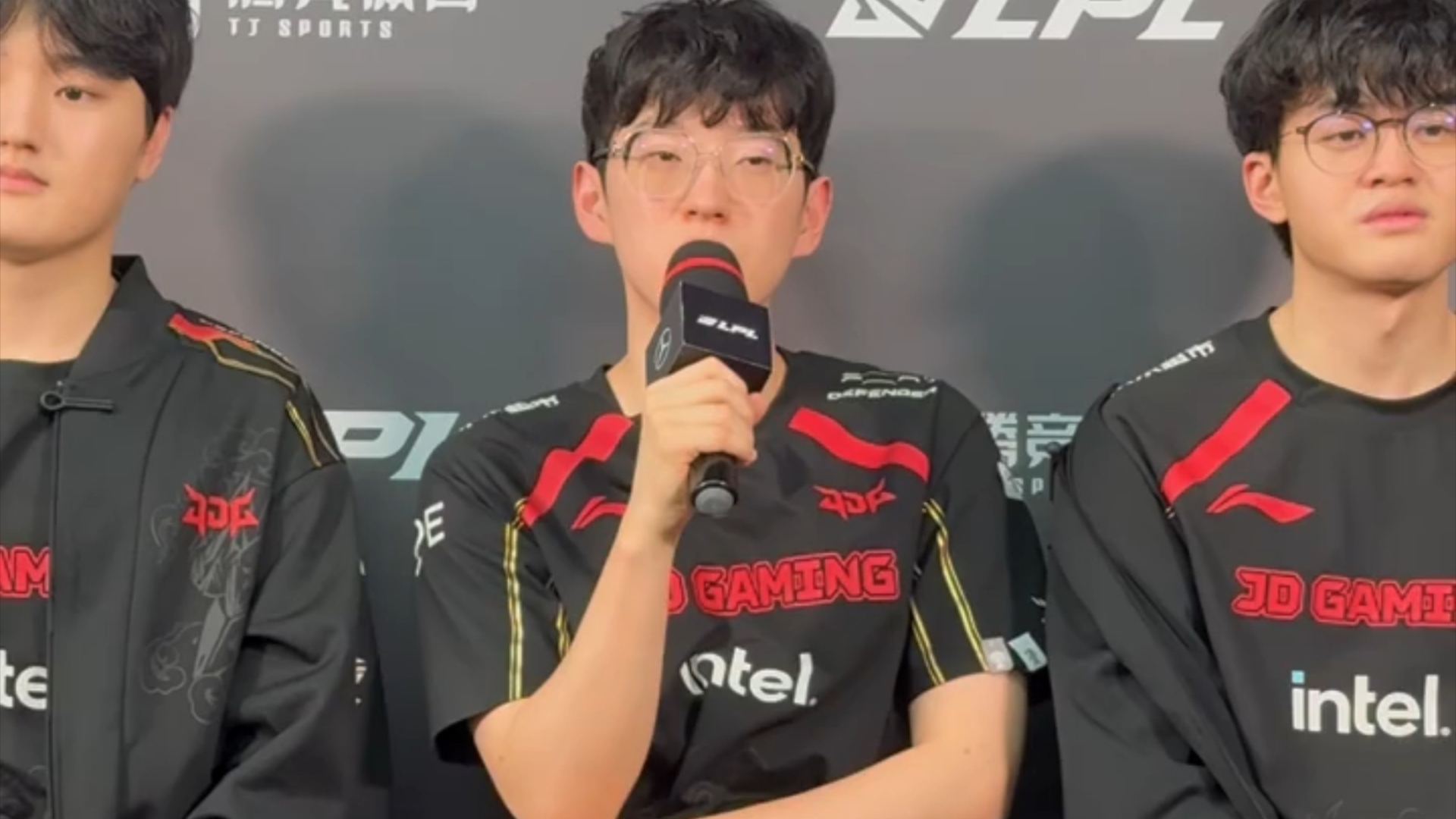 体育盛宴-Scout意外战胜巴黎圣日耳曼，败北引爆全场！-体育盛宴